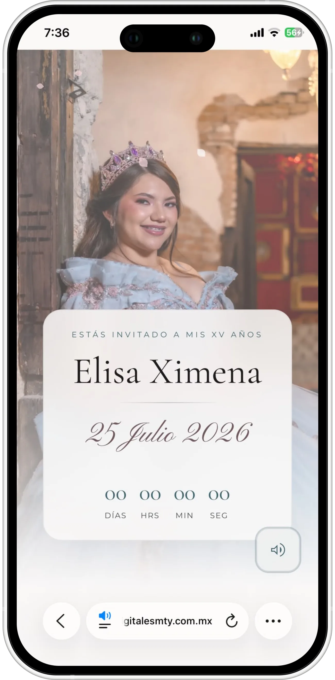 Invitación web para quinceañera Elisa con detalles dorados, pases de acceso con código QR e itinerario del evento